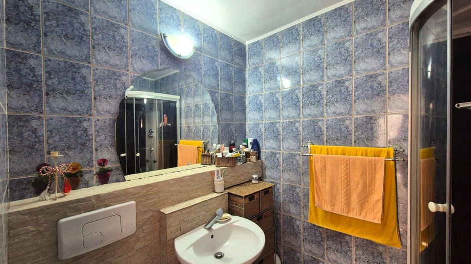 Ideal pentru un cuplu, apartament decomandat, însorit și foarte luminos. - Poză 13