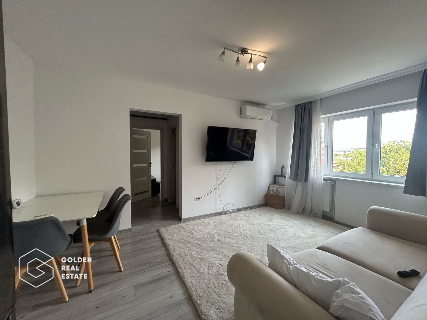 Apartament 2 camere, complet renovat, zona Centrala - Poză 1