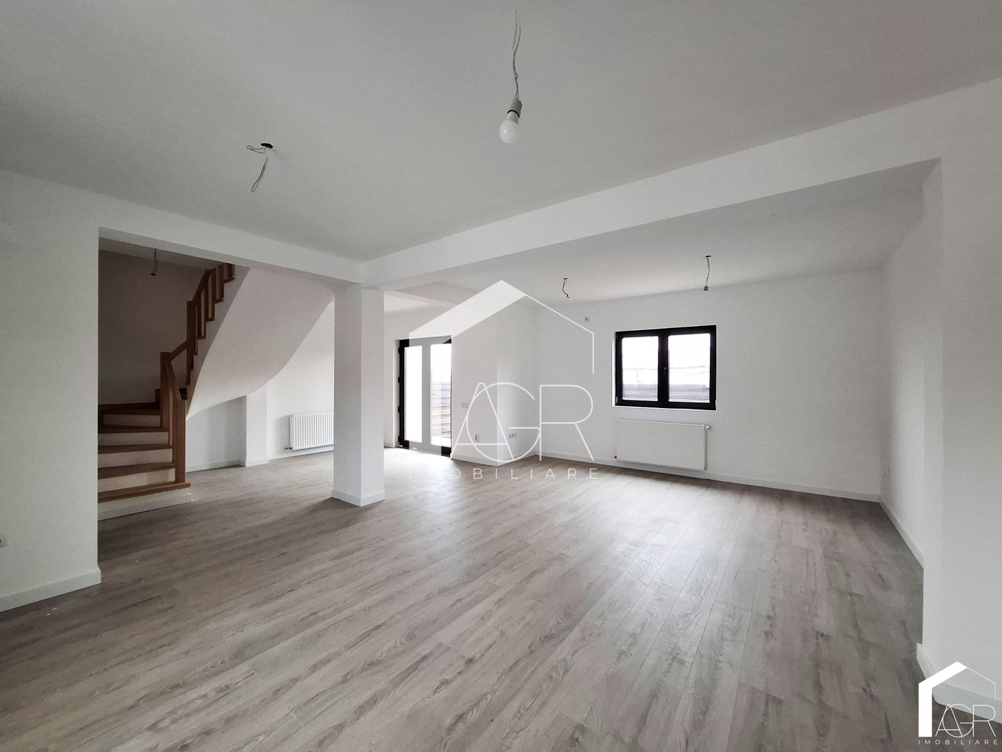 Casa P+1E+M, cu 5 camere, zona Rudului - Poză 3