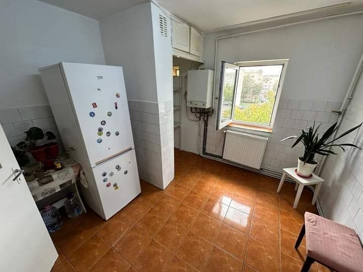 BRASADAS vinde ap 4 cam etaj 3/4 in Micro 16. - Poză 8