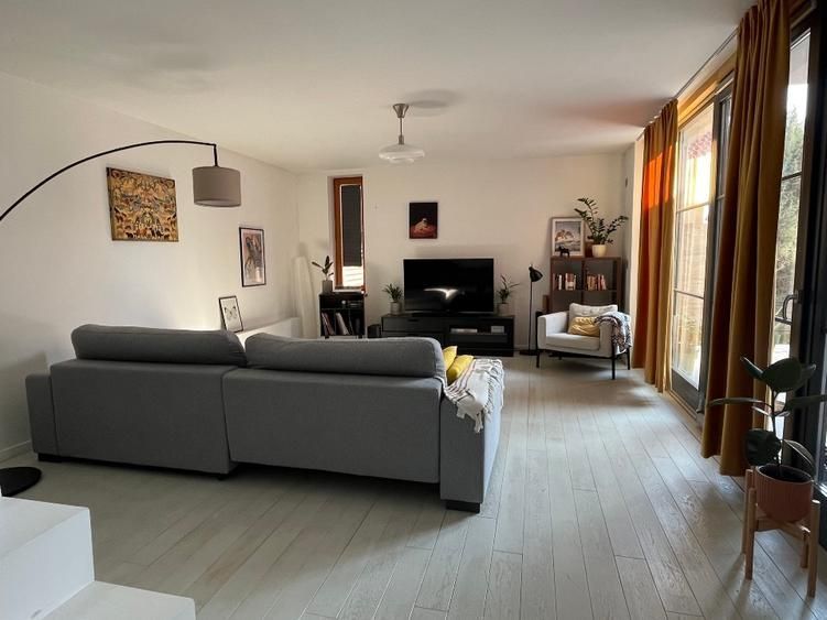 Locuinta spatioasa in triplex - Poză 4