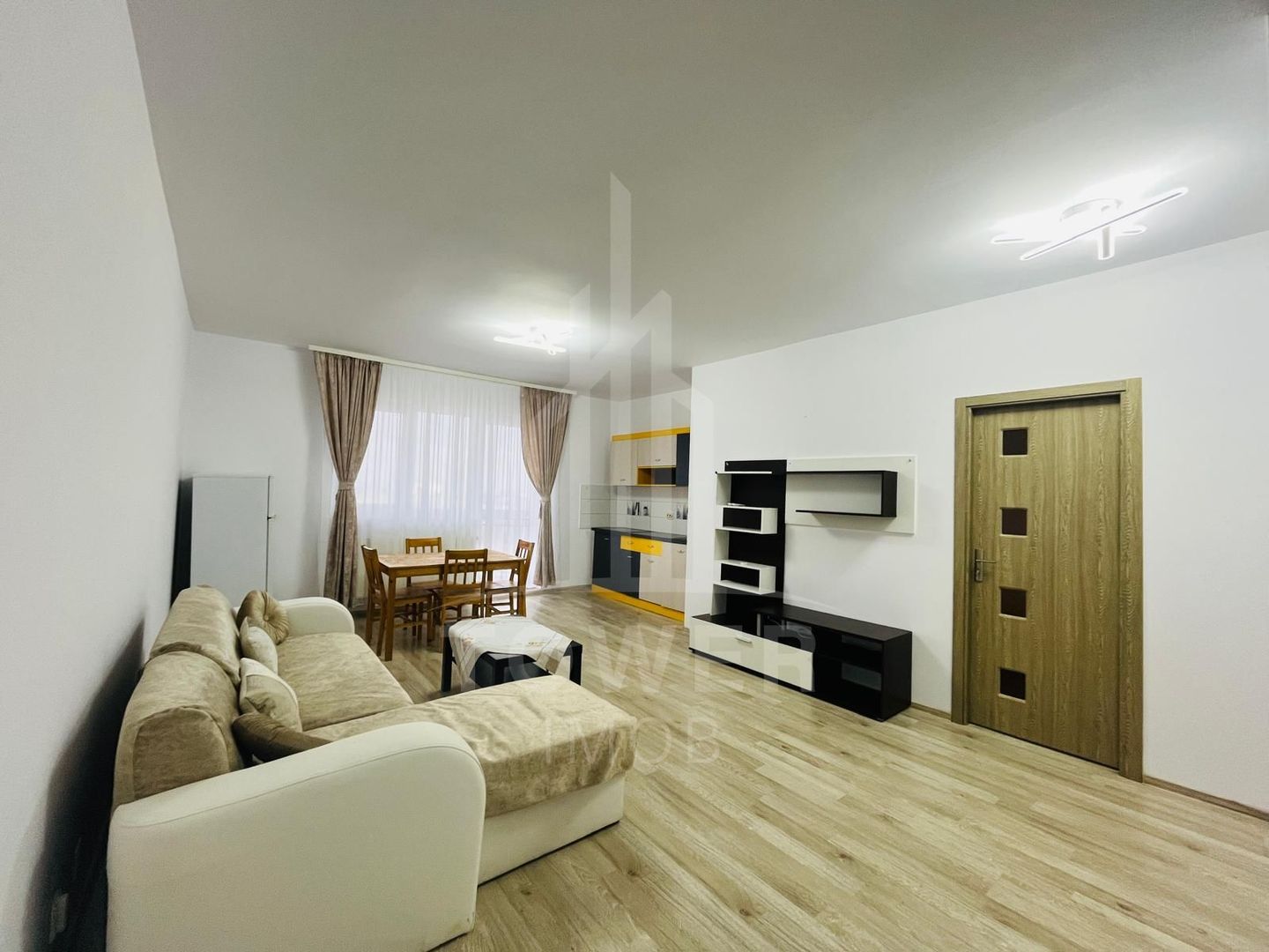 Apartament 3 camere decomandat - Poză 1