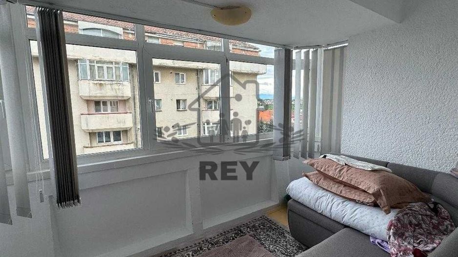 Apartament 4 camere, 4 balcoane in zona Turnisor - 159.000 € - Poză 2