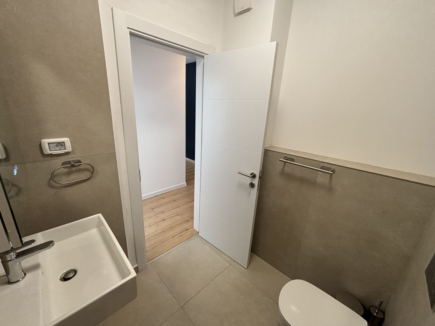 Apartament 3 Camere Decomandat | Terasă 23 mp cu Vedere la Lac + Parcare - Poză 9