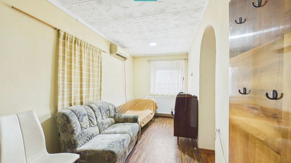 Casă cu 755 mp teren, zonă centrală Curtici - Poză 1