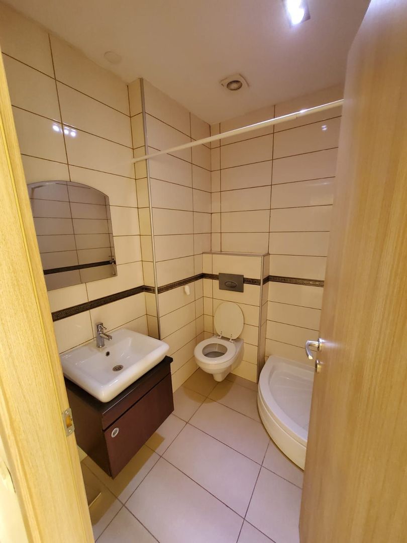 3 CAMERE IN COSMOPOLIS - Poză 13