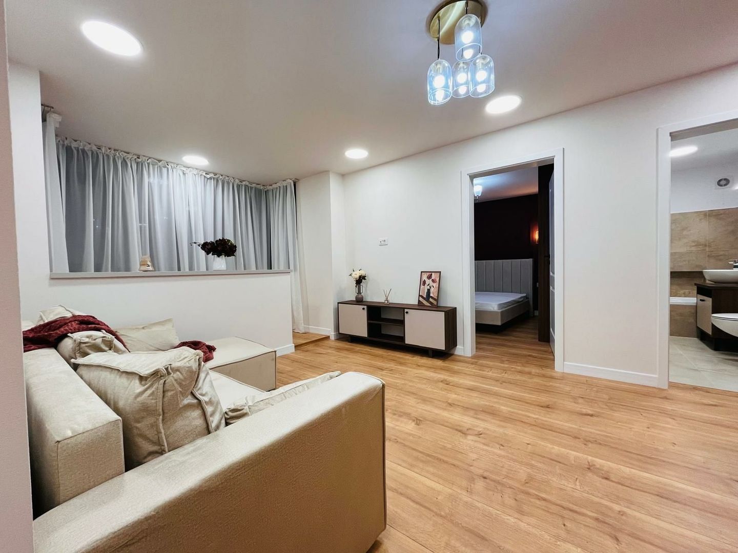 3 camere etaj 2, Tiglina 1, renovat, complet mobilat - Poză 1