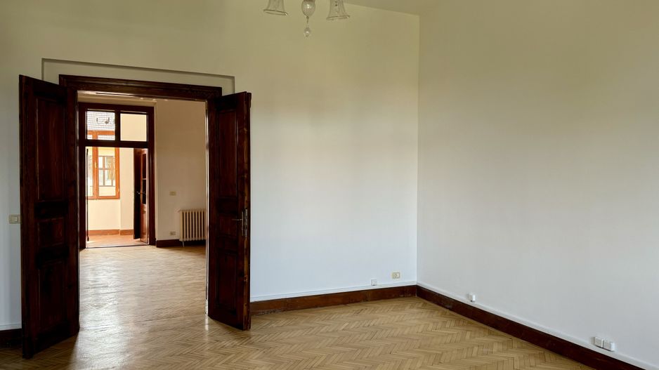 Apartament in clădire istorică P-ta Plevnei cu vedere parc - Poză 13