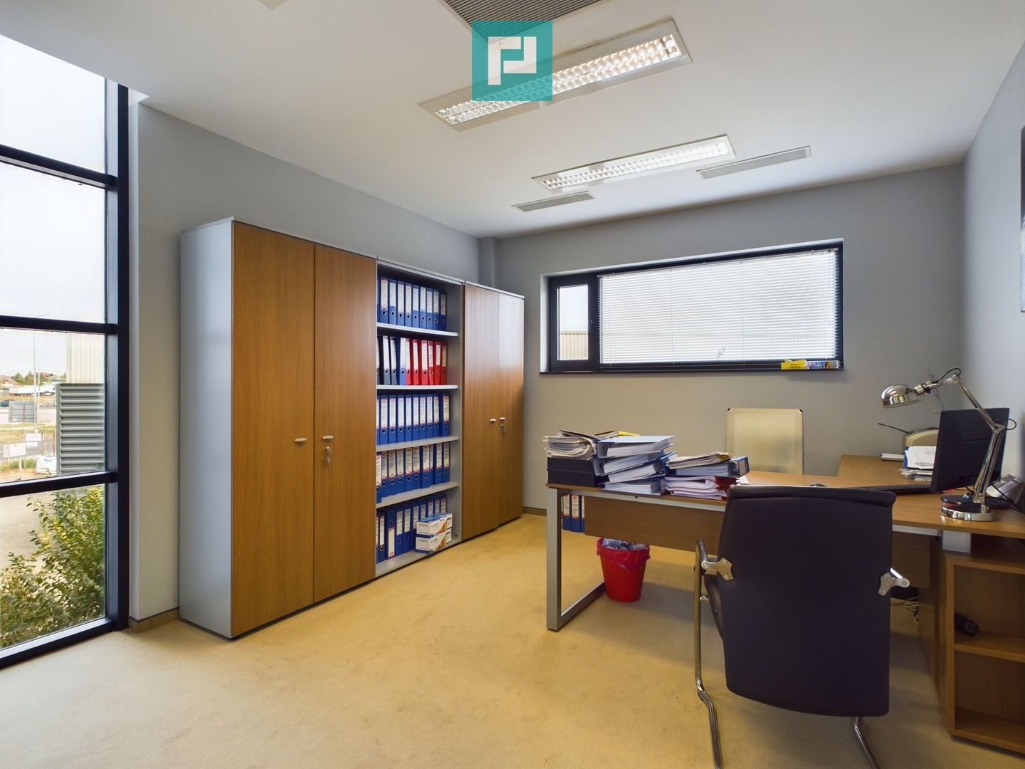 Spațiu comercial modern cu parcare proprie - Poză 14