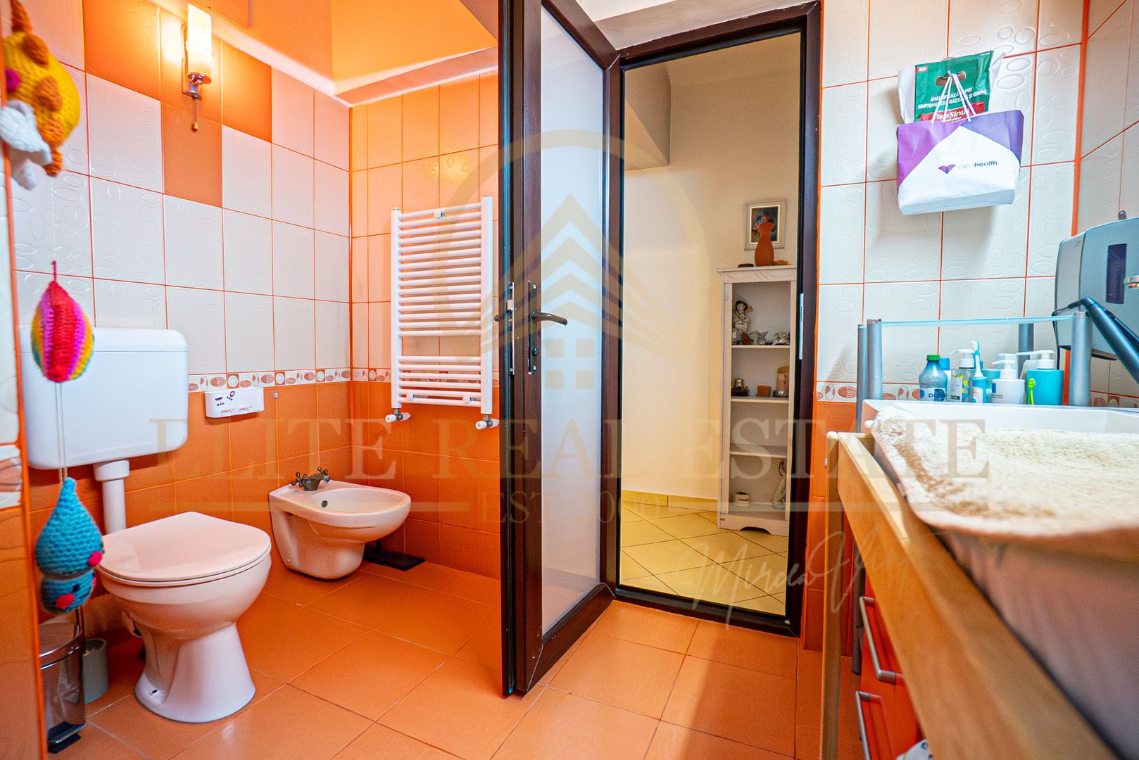Casa De Vanzare in Palazu Mare - Teren de 455 mp cu Piscina si Garaj - Poză 24