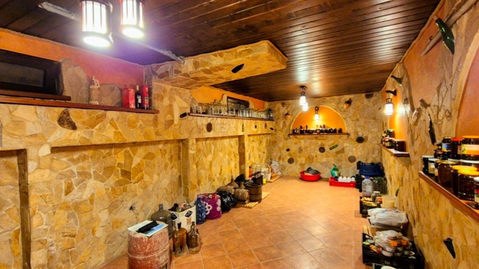 Cauți o casă mare sau spațiu pentru business? Aici le ai pe ambele! - Poză 25