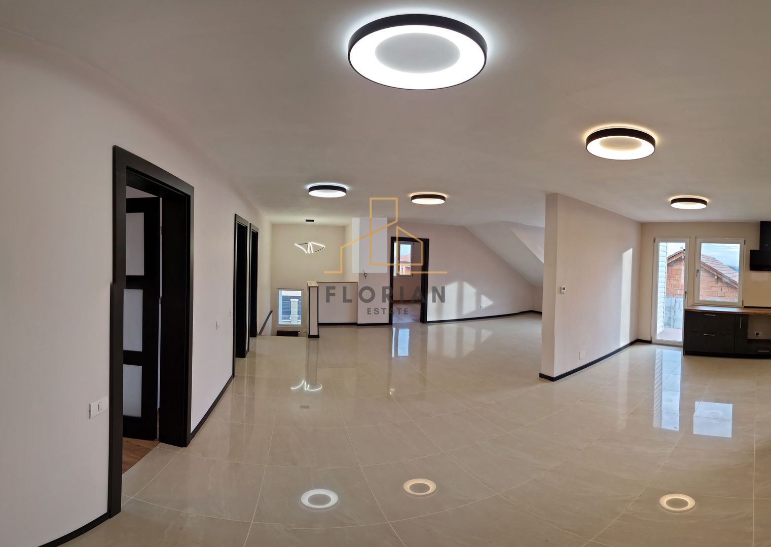 Duplex spatios si luminos in centrul Sacalazului - Poză 13