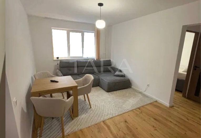 Apartament renovat cu 3 camere, în zonă liniștită și bine conectată. - Poză 1