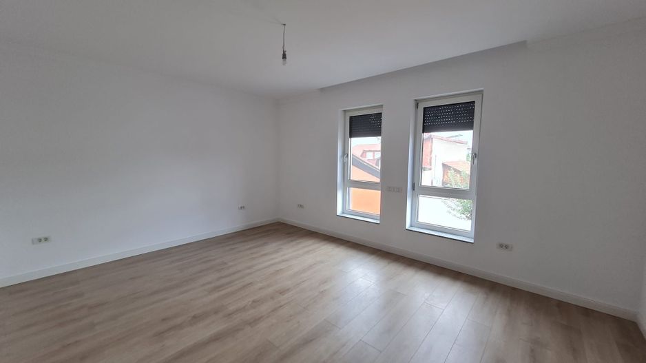 Proiect deosebit la 5 minute de Iulius Town - Poză 22