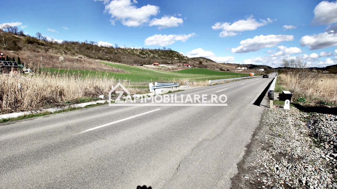 Parcele de  603 mp.teren intravilan, drum de 9 m.Livezeni - Poză 1