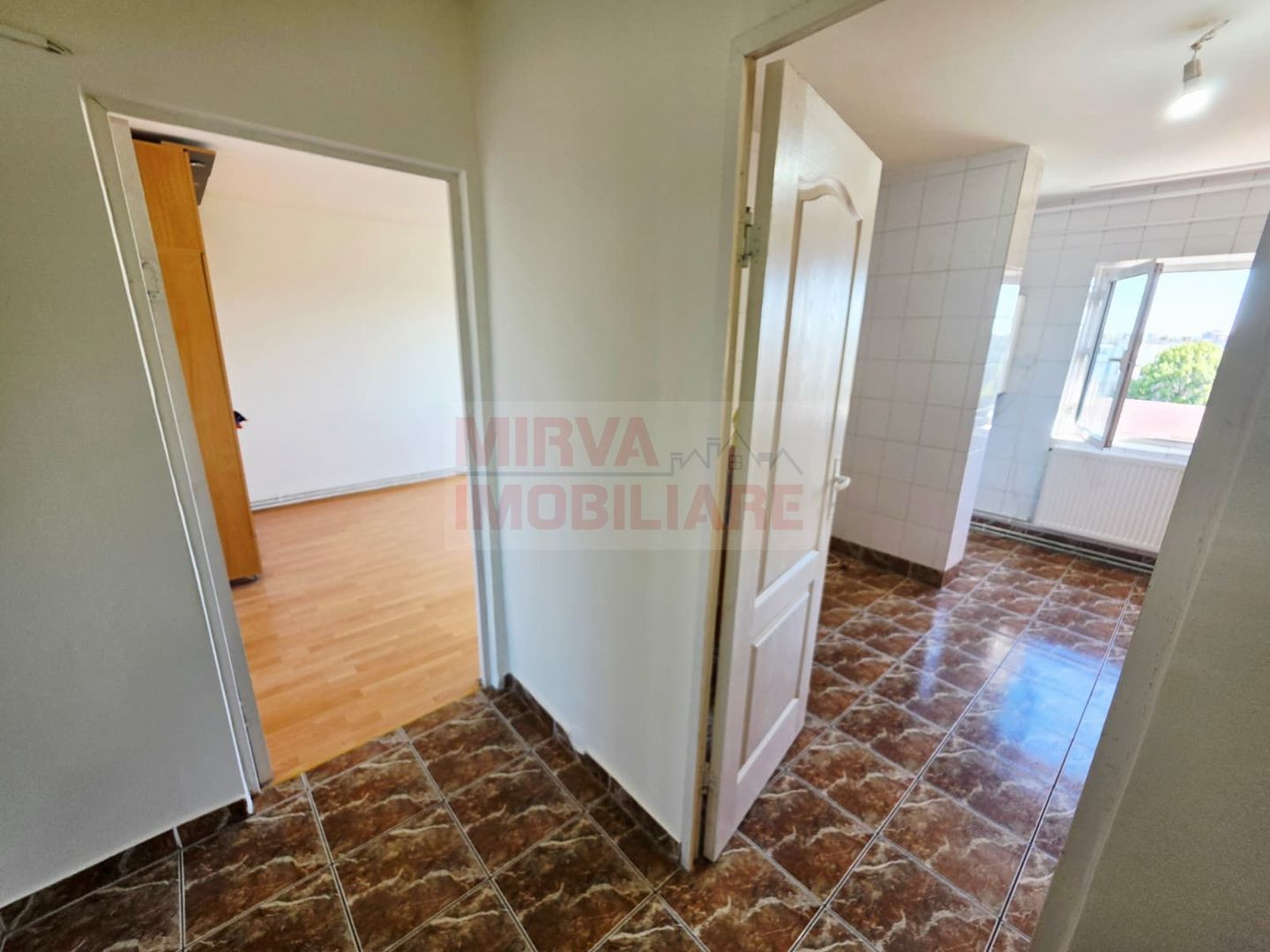 Vanzare apartament 3 camere, 2 băi, decomandat – Enăchiță Văcărescu - Poză 3