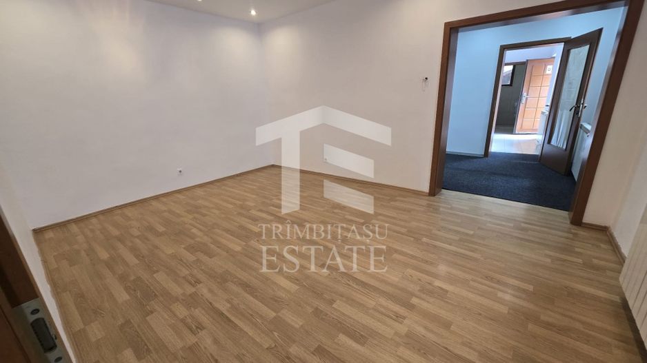 CENTRU- Casa ideala pentru birouri | studio | cabinet | gaz | curte - Poză 9