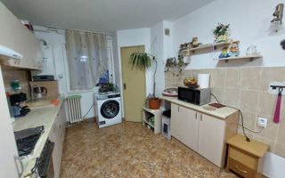 Apartament 3 camere decomandat, etaj intermediar, zona Minerva - Poză 2