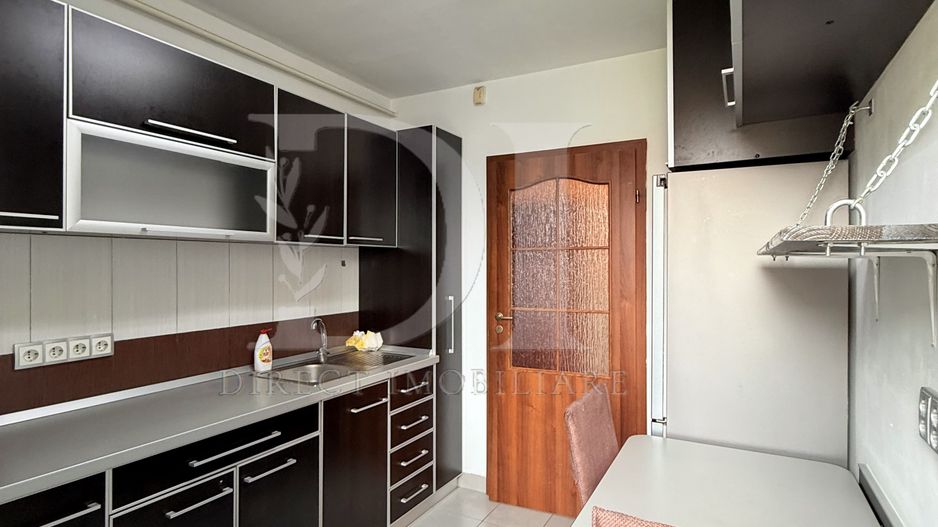 Apartament cu 3 camere decomandate / etaj intermediar - Poză 3