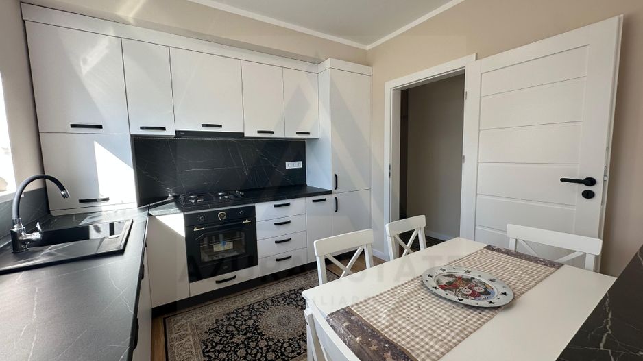Apartament ultrafinisat 2 camere balcon 7.5 mp si parcare in Cristian - Poză 2
