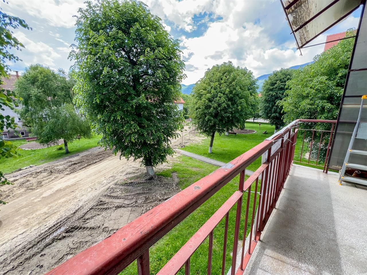 Decomandat, spatios, etaj 1, cadru cu verdele naturii, Zarnesti, Brasov - Poză 2