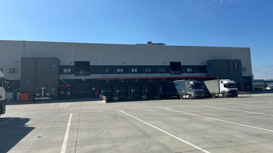 Spațiu cu rafturi pentru Logistică/Depozitare - Poză 1