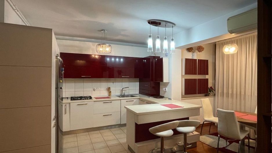 Închiriere Apartament cu 3 camere, 140 mp, parcare subterana, centrala proprie - Poză 4