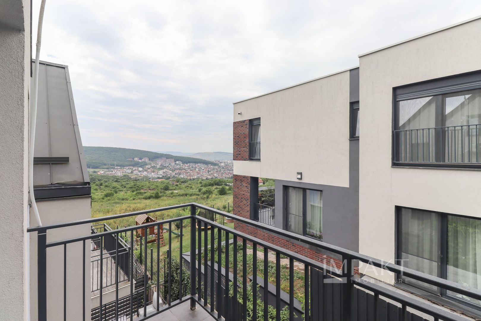 Casa insiruita cu finisaje de lux in cartierul Europa - Poză 17