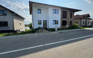 De vanzare apartament 3 camere, la vila, 130mp teren, Lac Chereteu - Poză 1