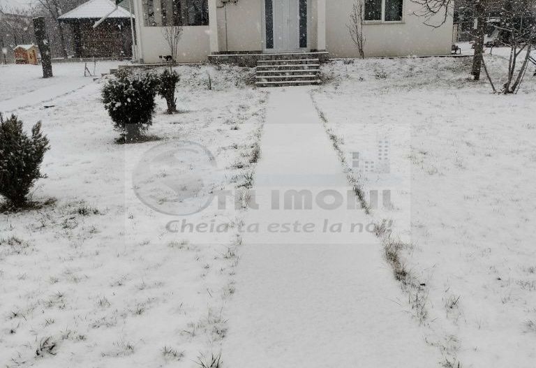Casă/ Vila 4 camere în Aroneanu 1000 euro - Poză 8