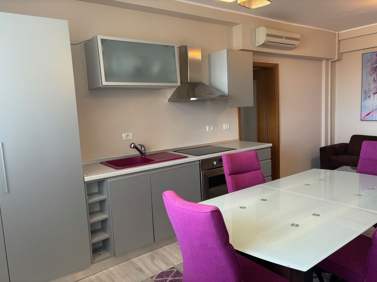 Apartament mobilat cu parcare subterana si lift - Poză 4