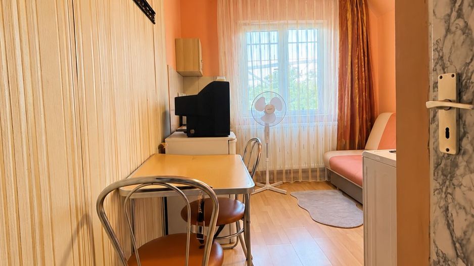 Garsoniera de vanzare, Rogerius - Poză 2