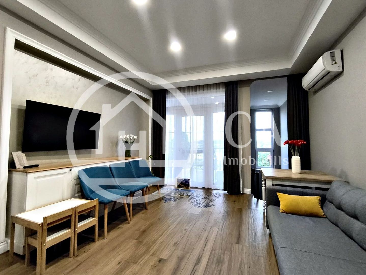 Casă de vânzare cu 5 camere în zona de Dealuri, Oradea - Poză 1