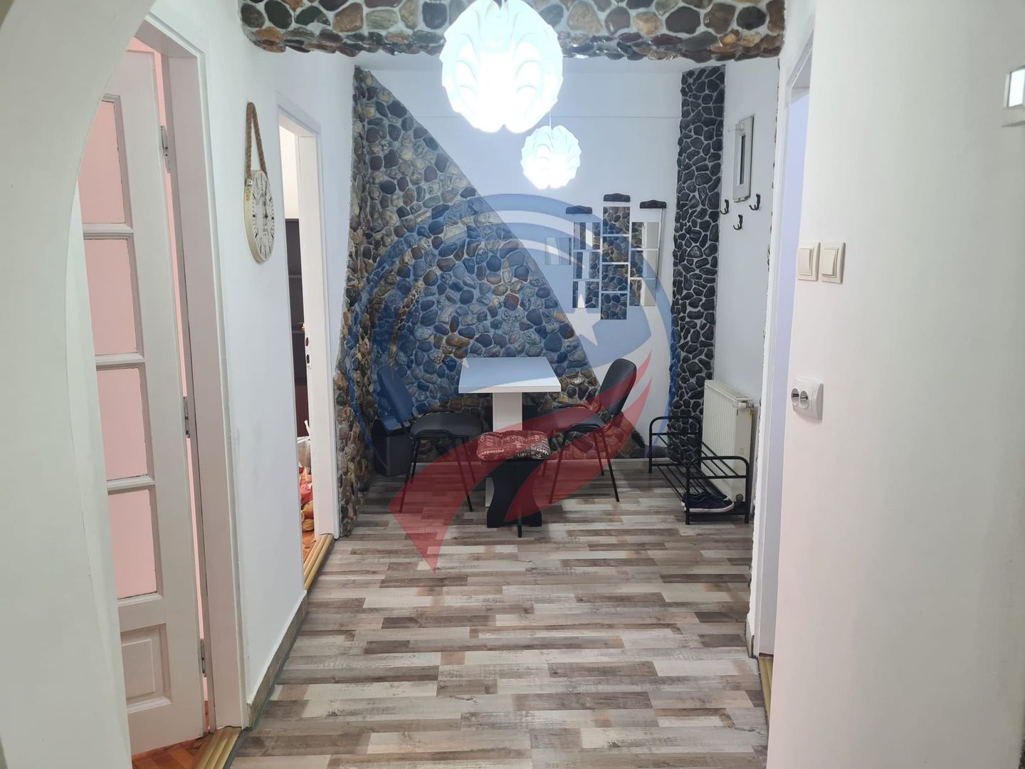 Apartament cu 2 camere ultracentral de inchiriat pe termen scurt (1-6 luni) - Poză 4