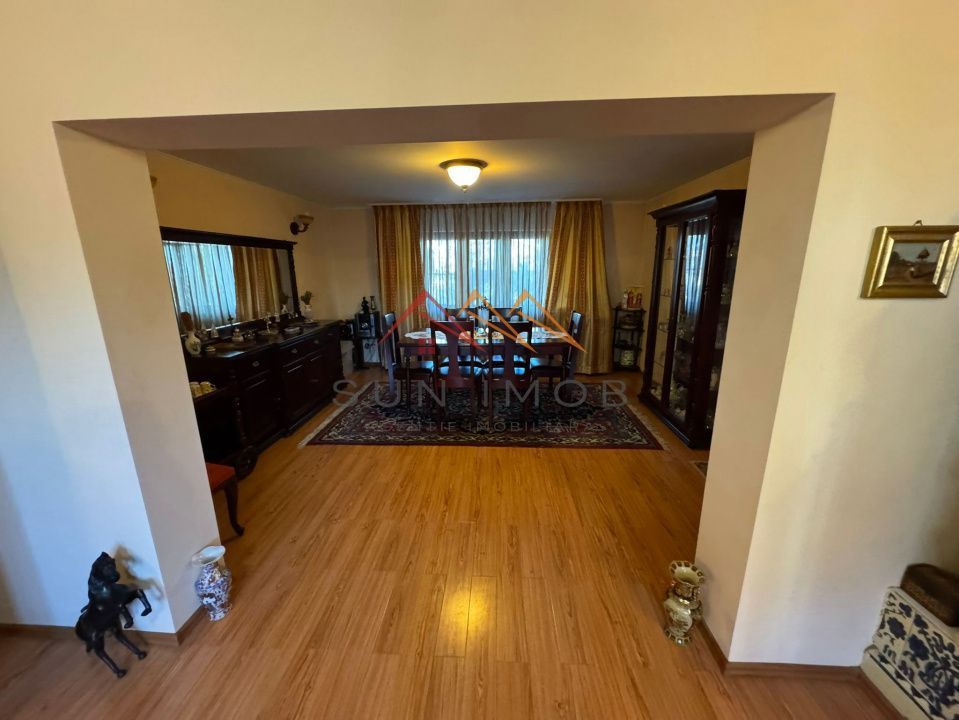 Vila de vanzare, 5 camere, garaj, 383 m2 teren, Campina - Poză 5