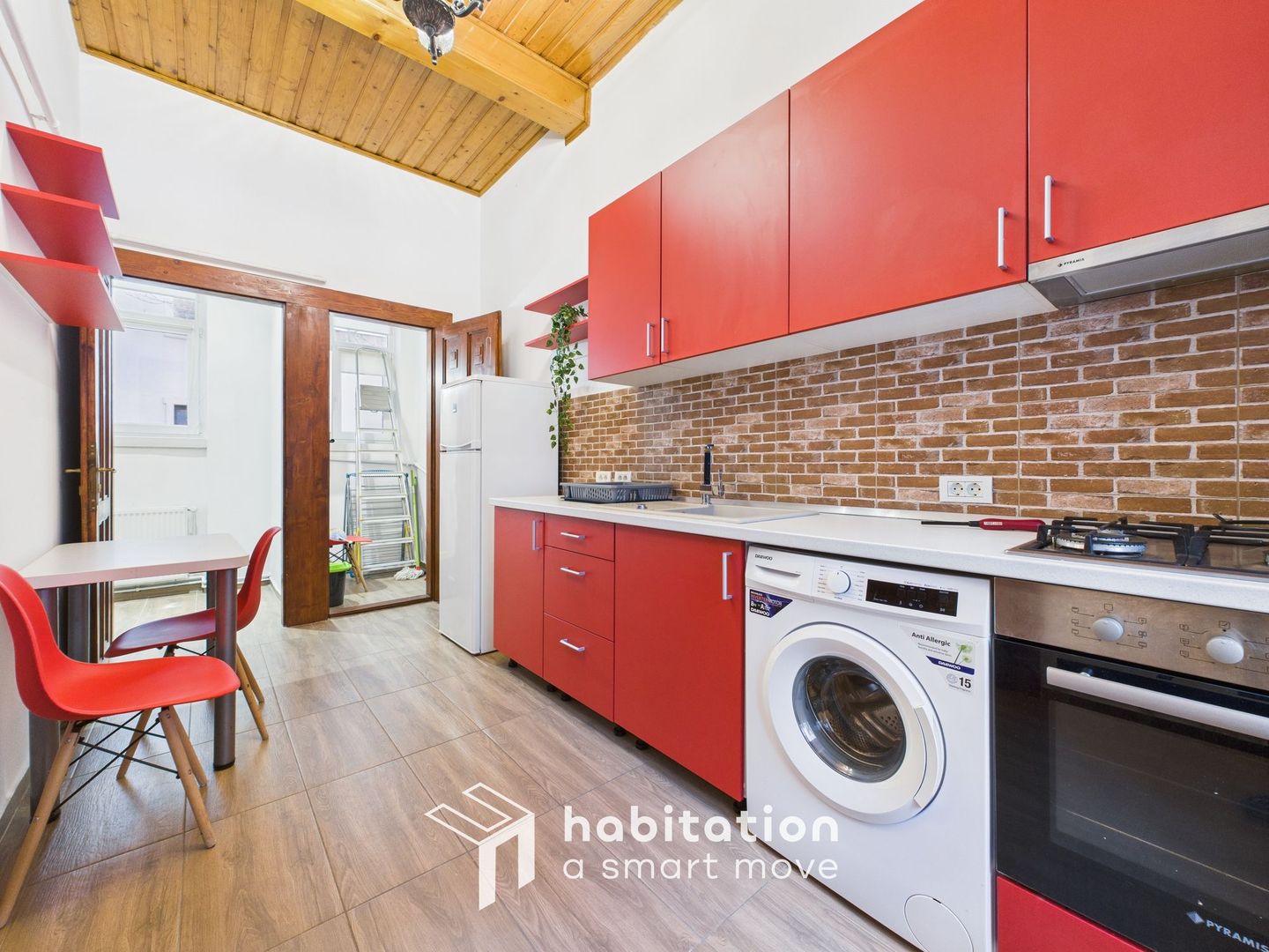 Piața Victoriei - Apartament primitor cu farmec istoric - tur virtual - Poză 13