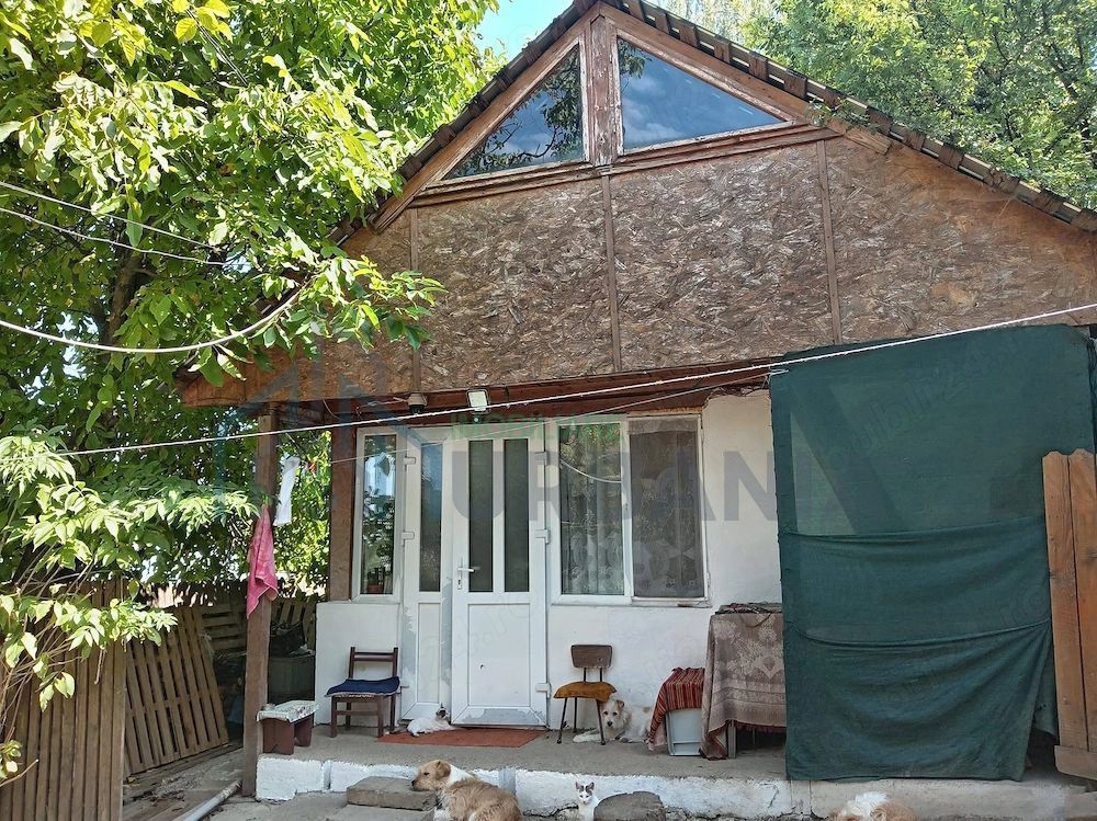 Teren intravilan 1.450 mp cu casă bătrânească și anexă în Podu Iloaiei, Iași - Poză 1