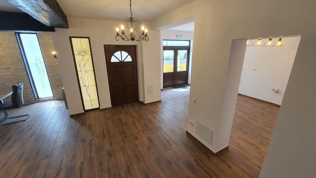 Vila de inchiriat in Erou Iancu Nicolae| 6 camere | - Poză 13