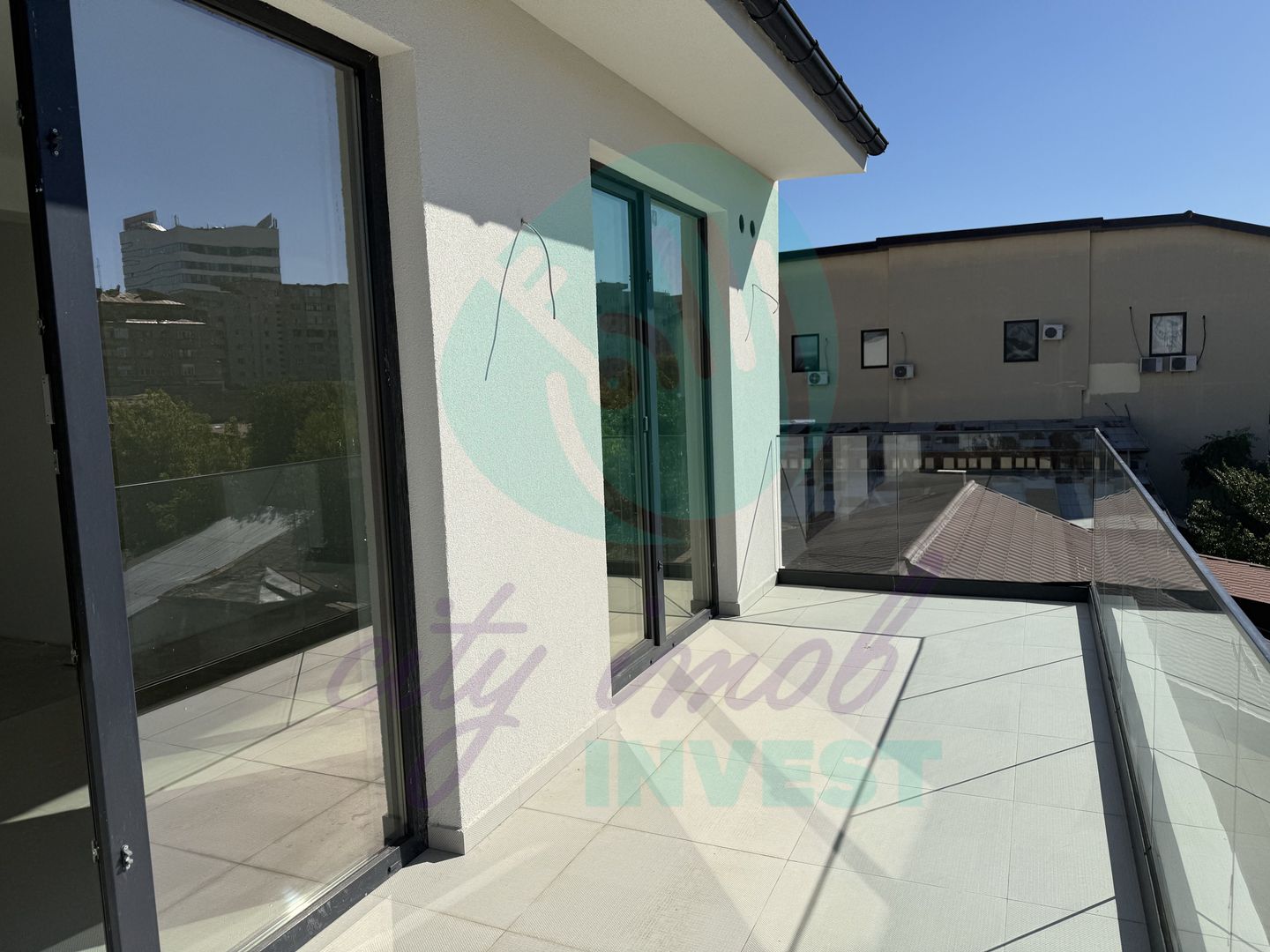 Apartament cu LIFT IN INTERIOR si doua terase de 21 mp in total - Poză 21