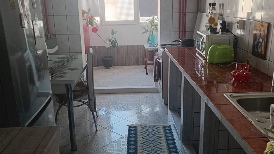 Apartament 4 camere. Zona Panselelor. Cu Centrala. - Poză 7