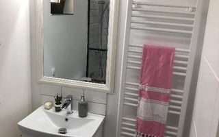 Duplex deosebit cu grădină, terasă amenajată și vedere spre natură. - Poză 10