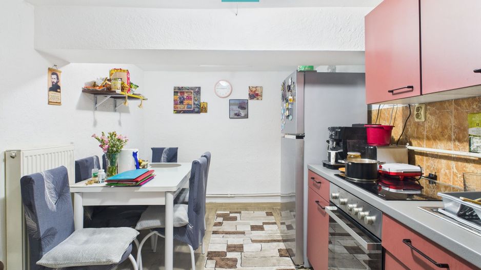 Două case pe un teren generos în Ghiroda - Poză 26