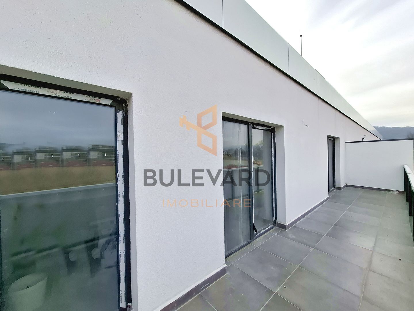 Apartament 2 camere + terasa 25 mp, parcare, bloc nou cu CF - Poză 1