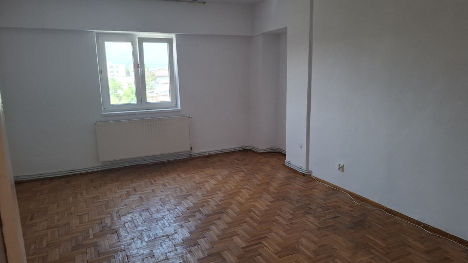 Apartament 2 Cam 9 mai zona Catedralei - Poză 2
