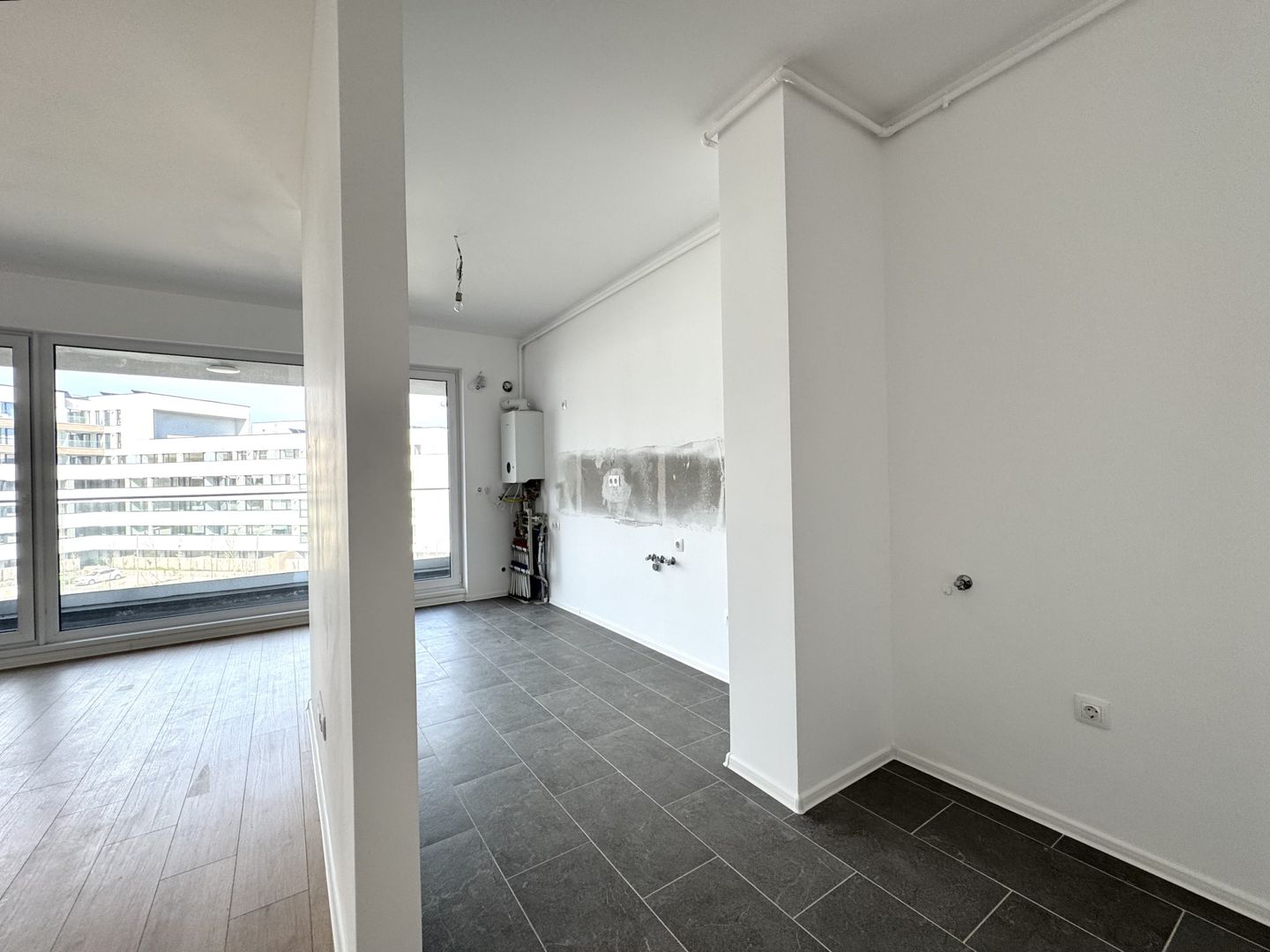 3 camere 76 mp SU + Balcon 6.5mp - Zona Lac Straulesti-Mall Colosseum - Poză 4