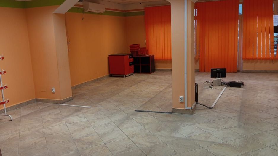 Spațiu comercial versatil, curte proprie și parcare, Biharia - Poză 5