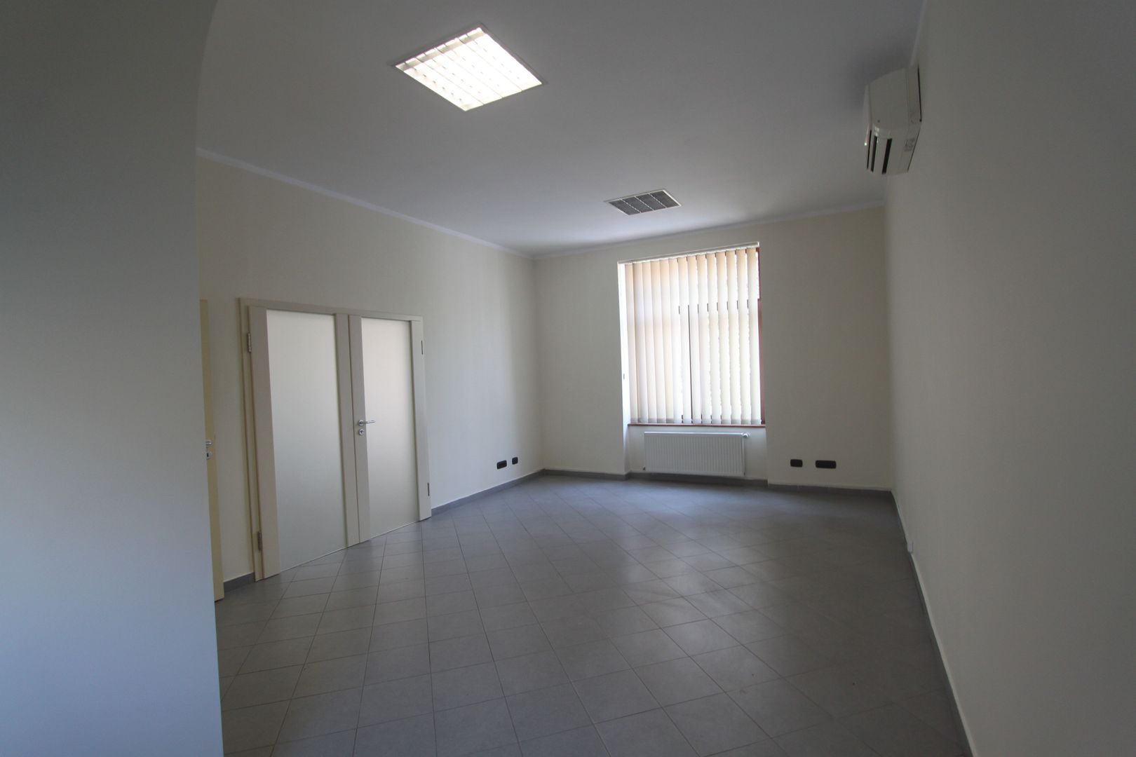 Birouri în vila - zona Balcescu - Poză 9