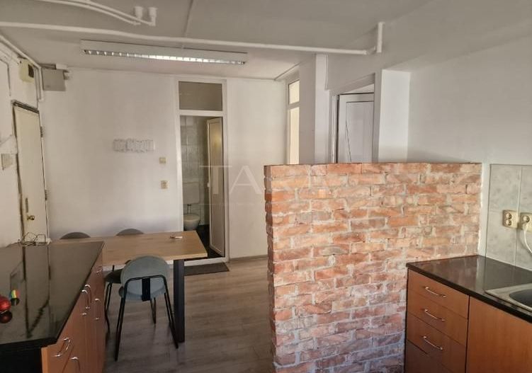 Apartament 2 camere parter inalt 60 mp ideal locuinta sau birou. - Poză 1