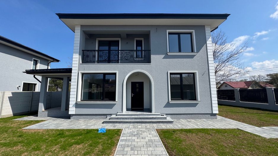 VilE stil Neoromaneasc Tunari, TOATE UTILITATILE, curte GENEROASA - Poză 1