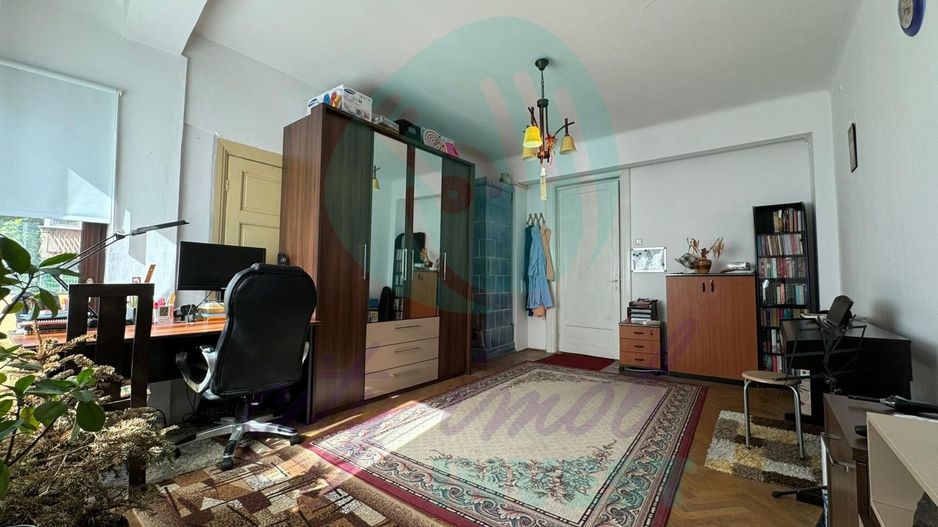 Apartament spatios cu 4 camere - Poză 1